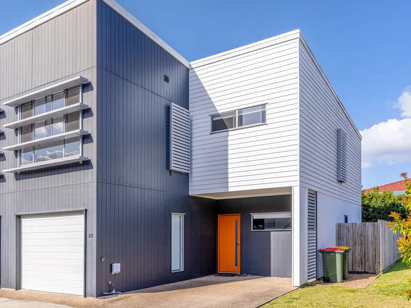 Tenanted Nearly New spacious 3 Bedroom Townhouse. 