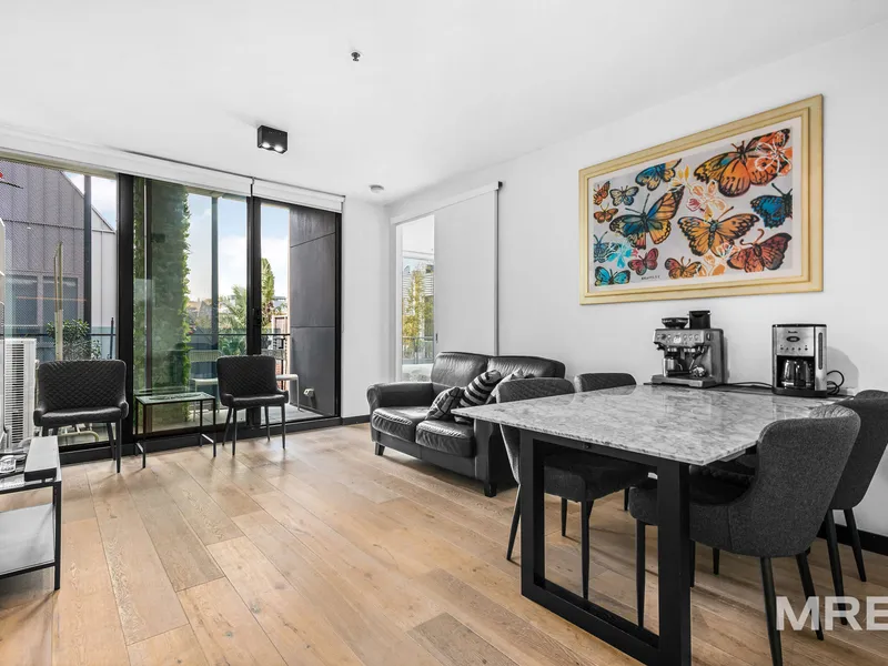 Partially furnished in the heart of Prahran!