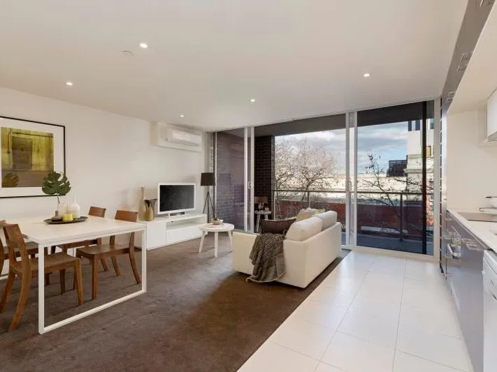 Stylish Two-Bedroom Apartment in Trendy Collingwood