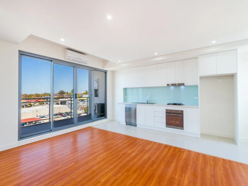 Super huge 2-bedroom apartment for rent in Wolli Creek!!