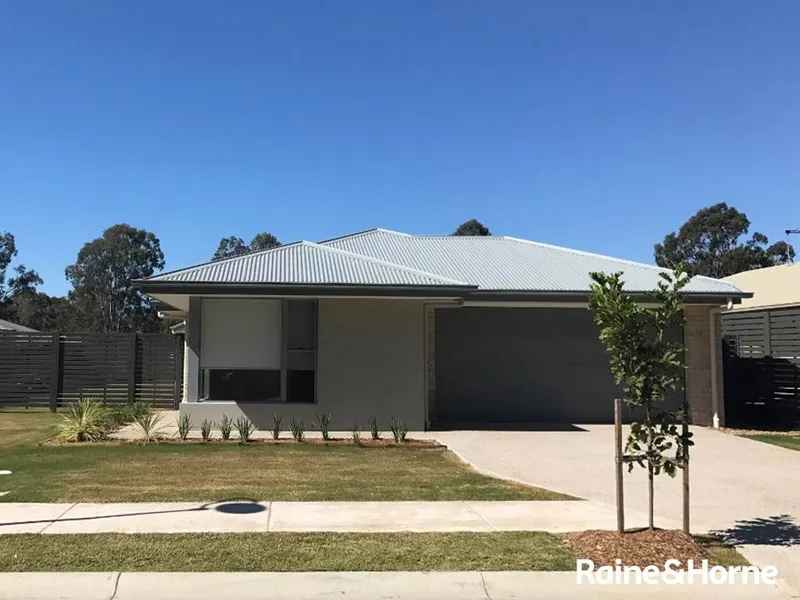 Modern home on Large 600m2 corner block