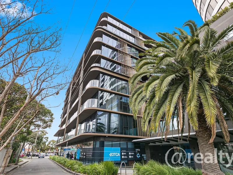 Sleek Urban Living in Hawthorn East