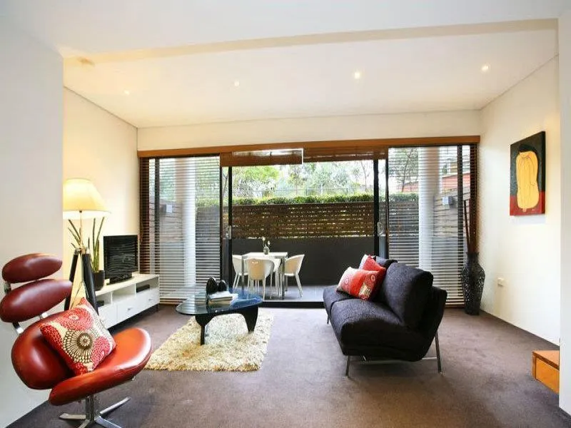 ULTRA MODERN THREE-BEDROOM COURT-YARD FAMILY APARTMENT- NO PET ALLOWED