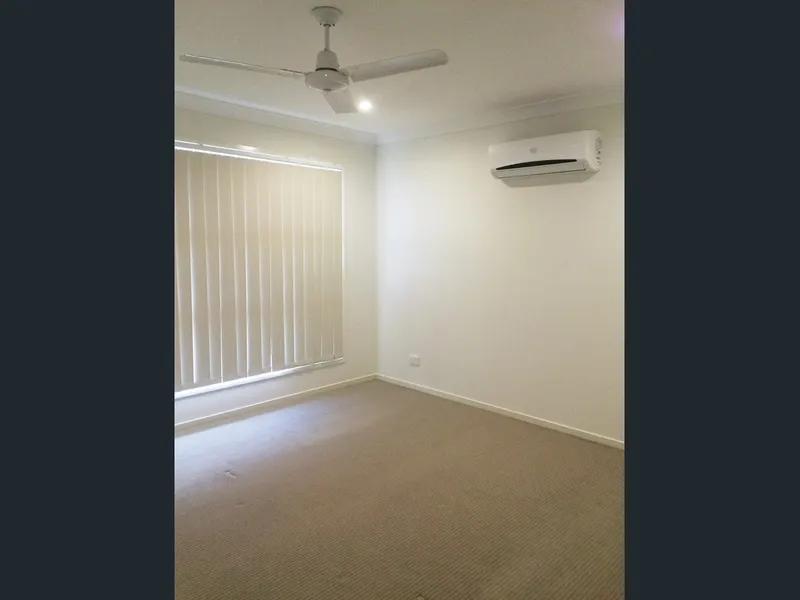 Modern 3 bedroom Duplex with Private Backyard & Patio