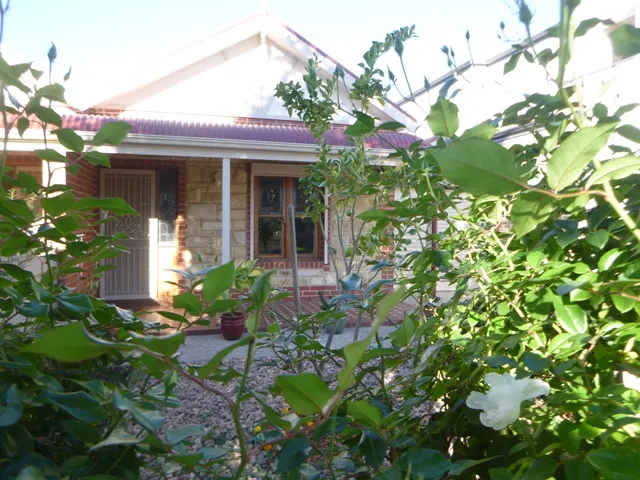 Lovely  well designed and very spacious court yard home with 3 bedrooms.