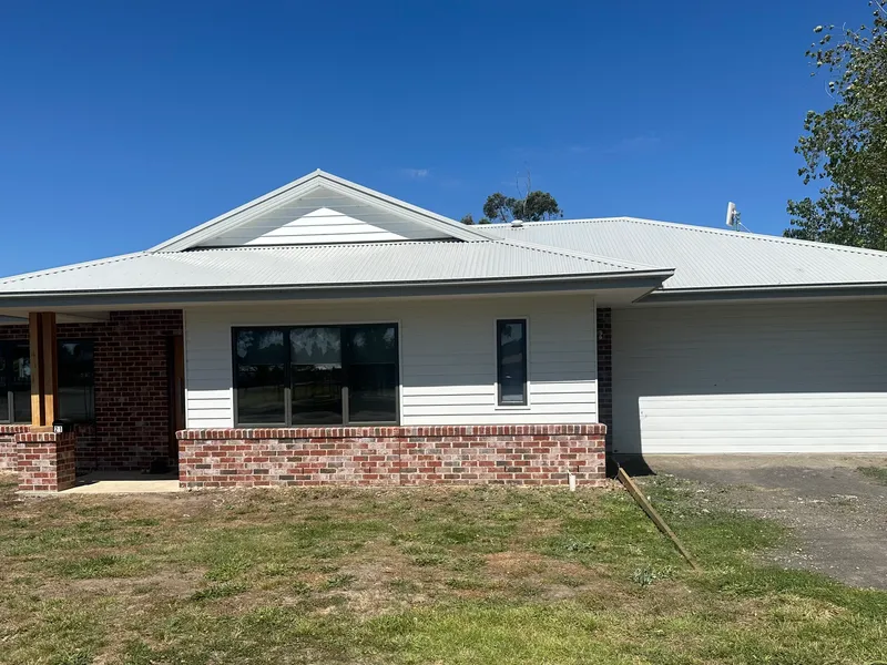 Modern Elegance Meets Country Charm