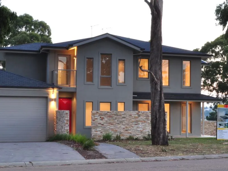 STUNNING TOWNHOUSE, FANTASTIC LOCATION