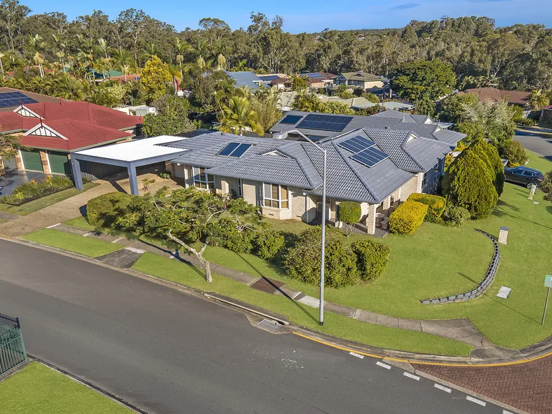 GREAT FAMILY ENTERTAINER CLOSE TO BUS