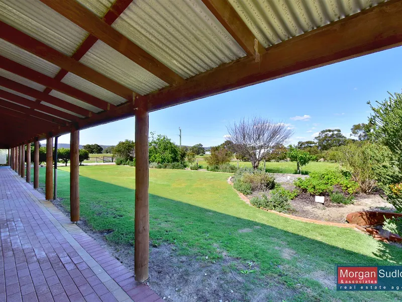 OPPORTUNITY OF A LIFETIME WITHIN EASY REACH IN MIDDLE SWAN