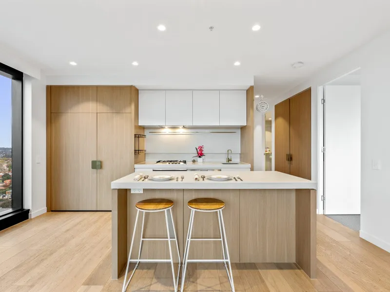 Large 2 beds 2baths Home in Box Hill centre