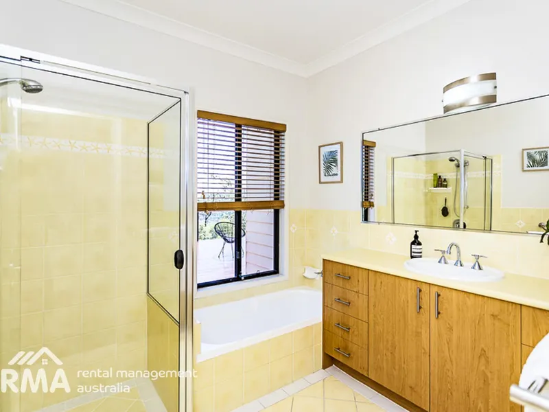 PRIVATE RETREAT WITH IMPRESSIVE VIEWS