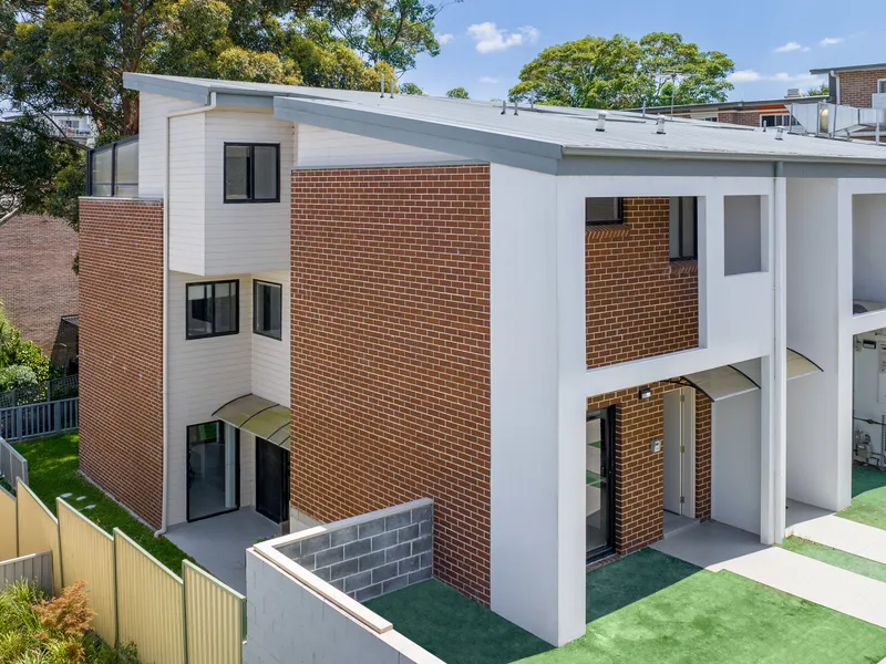 3 Bedrooms Townhouse in Carlingford I Executive Access from Basement to Home I