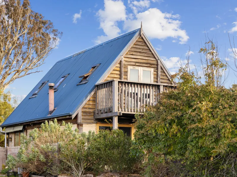 Exquisite Hobby Farm Oasis with Breathtaking Views