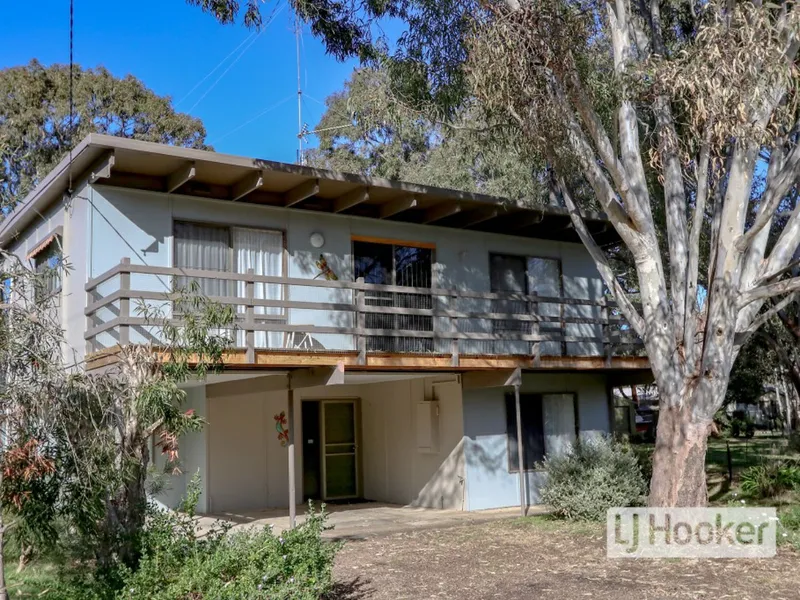 RAYMOND ISLAND LIVING