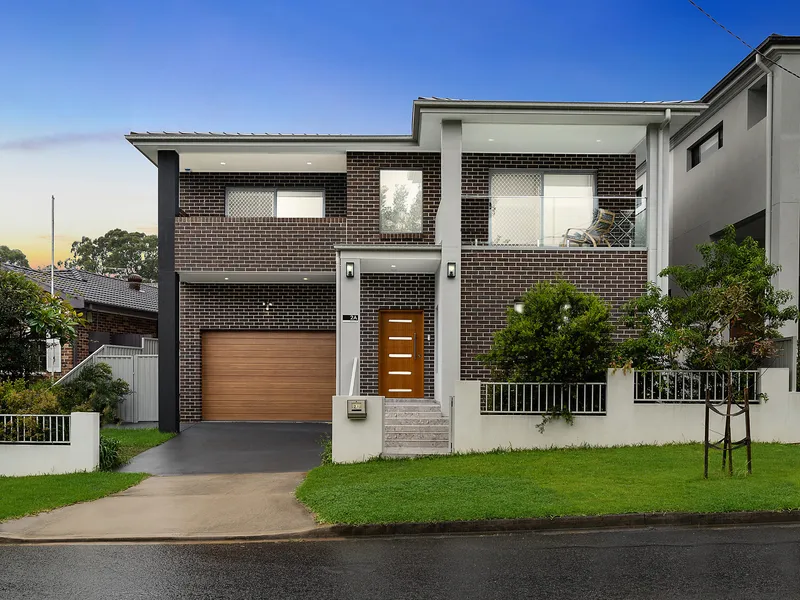 Elite Blue Ribbon Family Residence & Sophisticated Entertainer