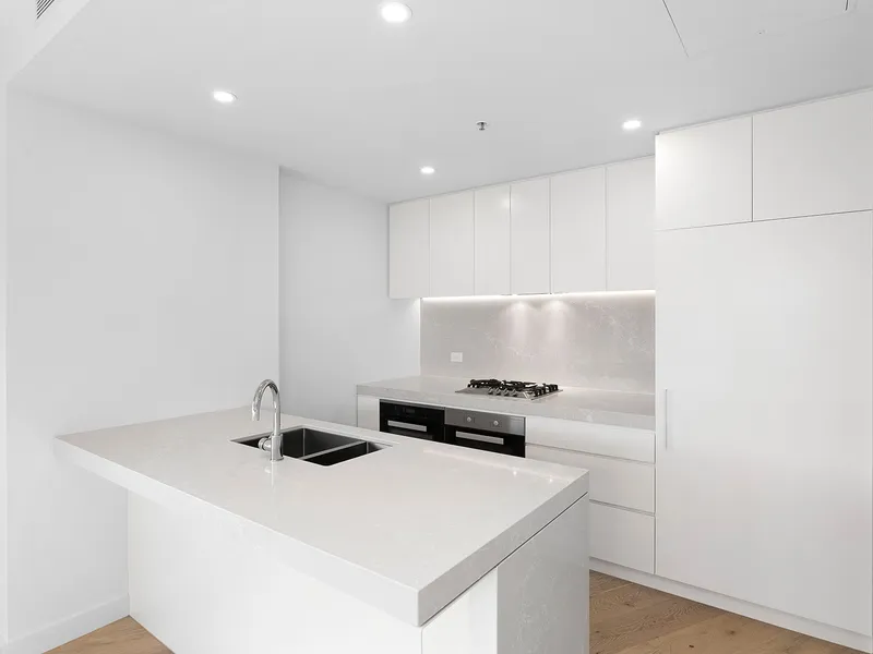 THREE BEDROOM TWO BATHROOM EXECUTIVE APARTMENT - OSCAR OASIS