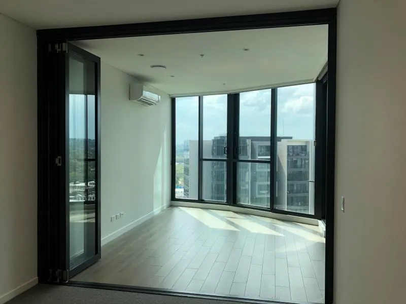 Marina Square! 1 Bedroom 1 HUGE Study Room apartment! Just Above the Shopping Centre! Study Room Can Be Used us Bedroom!