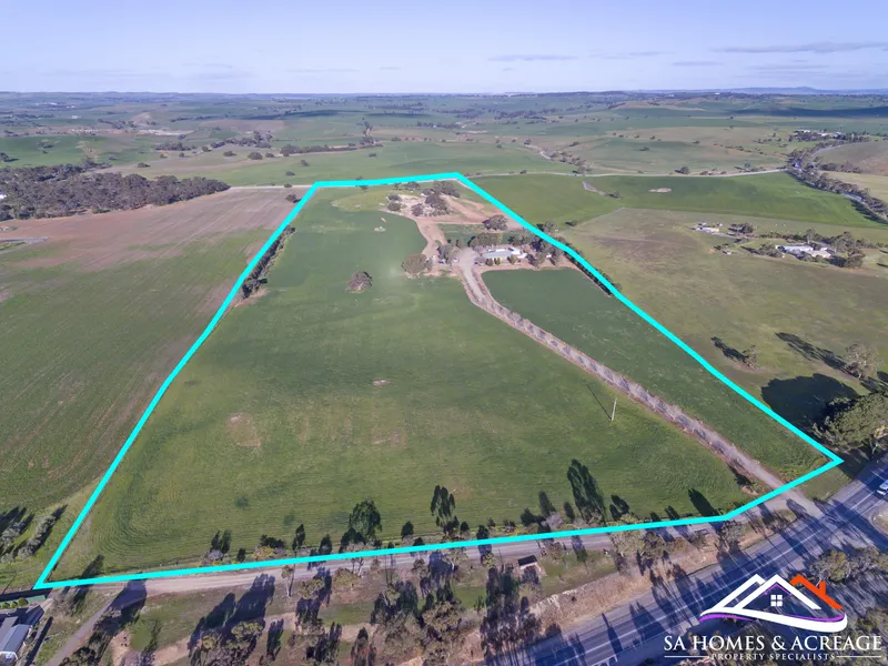 Gorgeous substantial entertainer on 20 hectares
