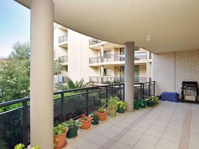 FRESHLY PAINTED - Spacious Apartment with a pool in a complex.