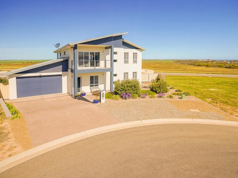 Stunning coastal views and relaxed living on an 828sqm allotment 