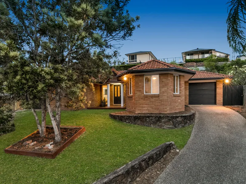 UNDER CONTRACT/ UNDER OFFER PRICE GUIDE $725,000-$750,000