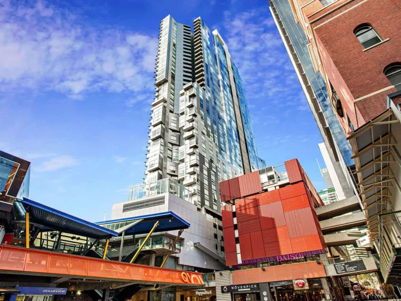 Spacious QV Apartment
