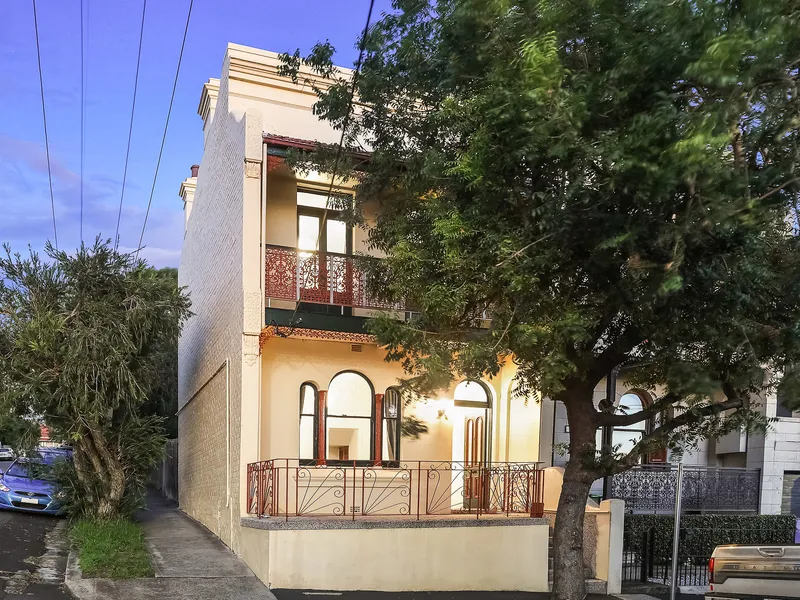 Handsome character terrace in a premium position