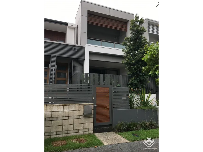 Robina furnished 3bed 2bath 3toilet 2garage next to Robina Town