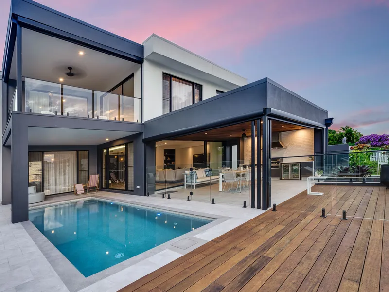 Modern And Contemporary Waterfront Family Home In The Highly Sought After Isle Of Capri Precinct On The Gold Coast