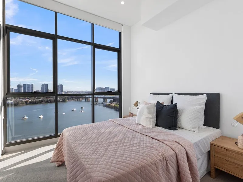 Luxury 3 Bedroom Apartment with Waterfront View