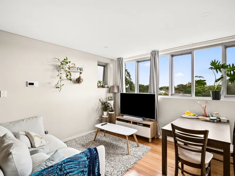Modern One Bedroom Unit In Great Location
