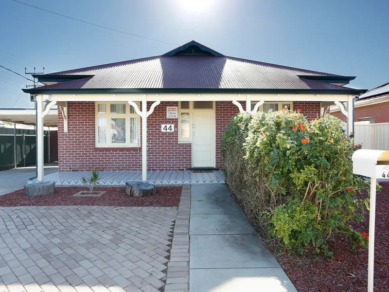 LARGE HOUSE ON LARGE CORNER ALLOTMENT For Sale By AUCTION