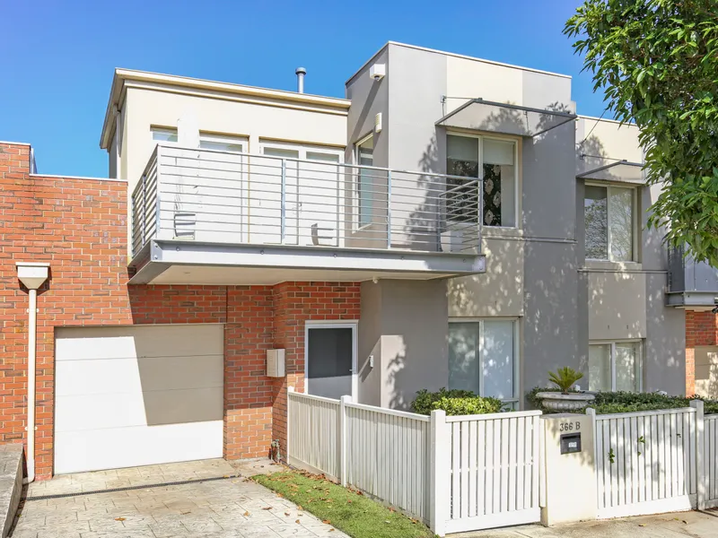 TERRIFIC REVERSE LIVING TOWNHOUSE