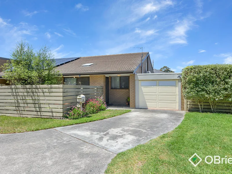 Serene Seaford Living: Modern 3BR Unit with Pool Access