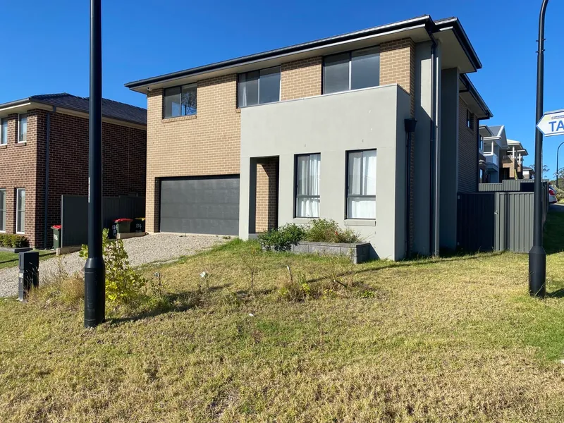 Luxury large 4 Bedroom + Study Home For rent in Rouse Hill