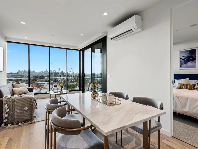 Buy before Christmas has free blinds set