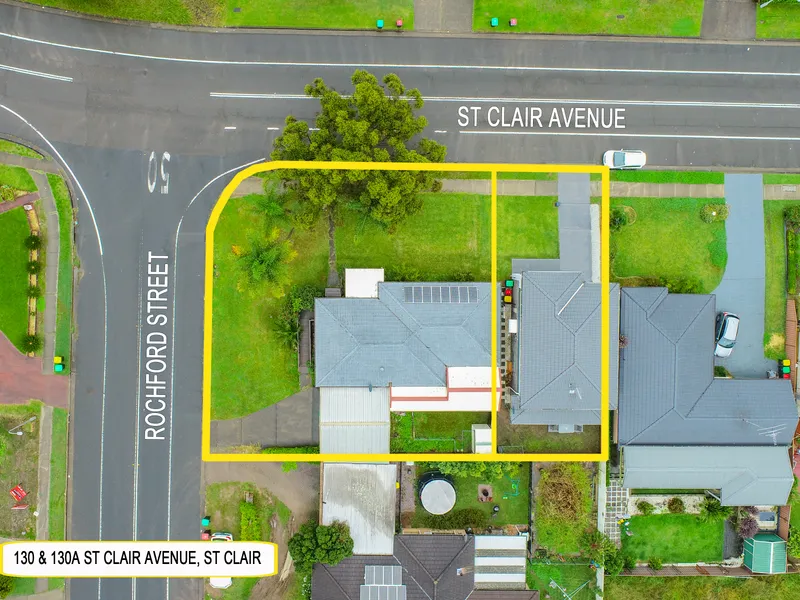 2 HOUSES ON 1 BLOCK !