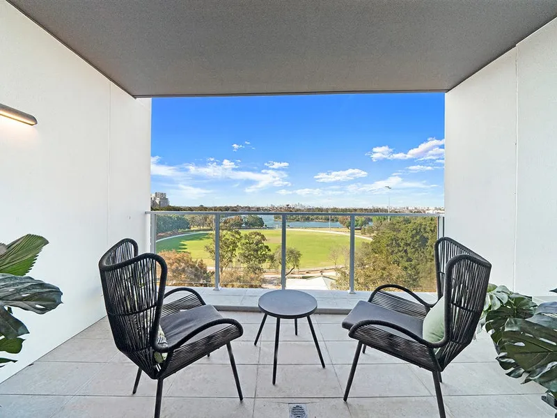 Luxury 2 Bedroom Apartment with Water and Park Views