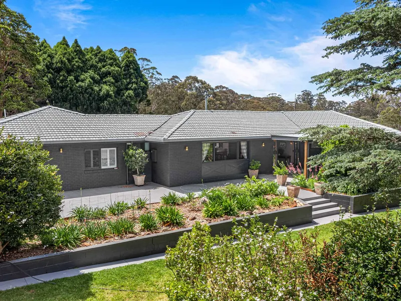 Large Renovated Family Home on an Acre