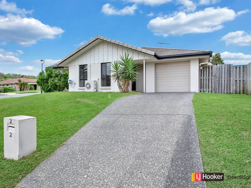 MODERN DUPLEX WITH EASY LIVING!!!