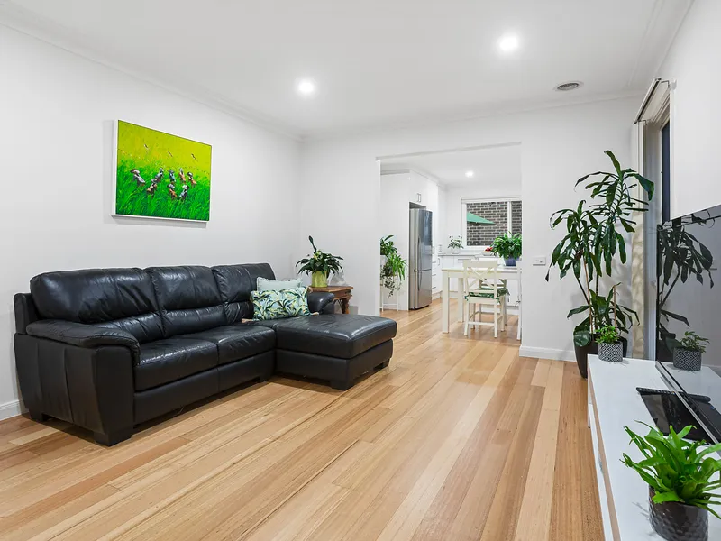 Sundrenched Villa Home in Prized Beachside Pocket