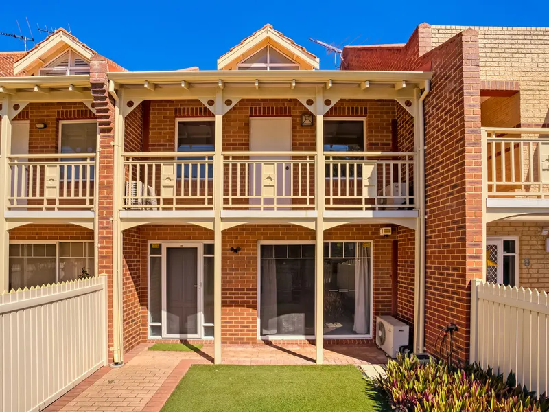LOVELY TOWNHOUSE ON QUIET, LEAFY STREET