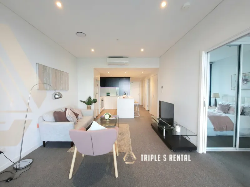 Gorgeous Water View & North-Facing with Plenty Sunlight & High-Level & Quiet & Secure & Best Location in Wentworth Point