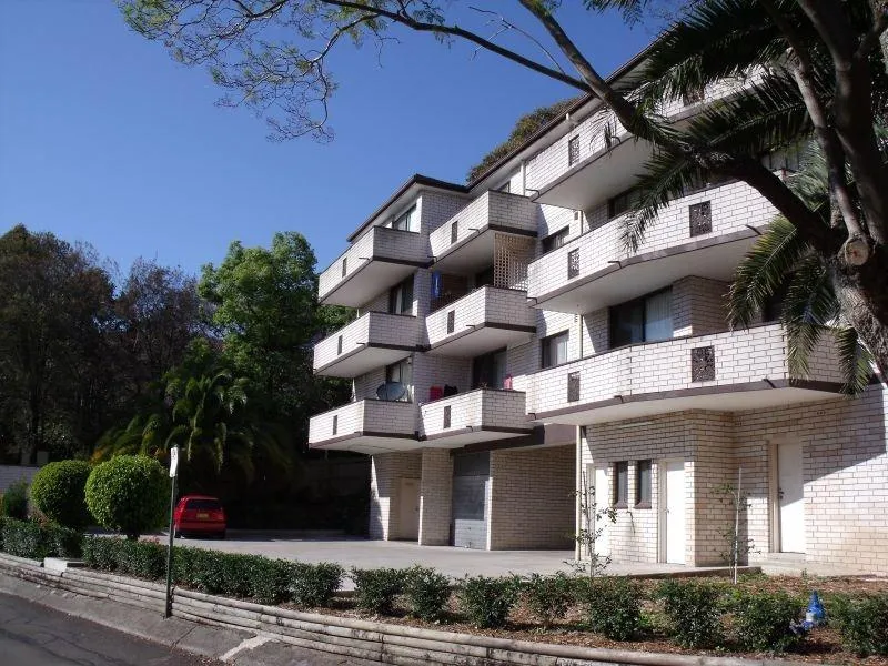 BIG, BRIGHT & BEAUTIFULLY RENOVATED!