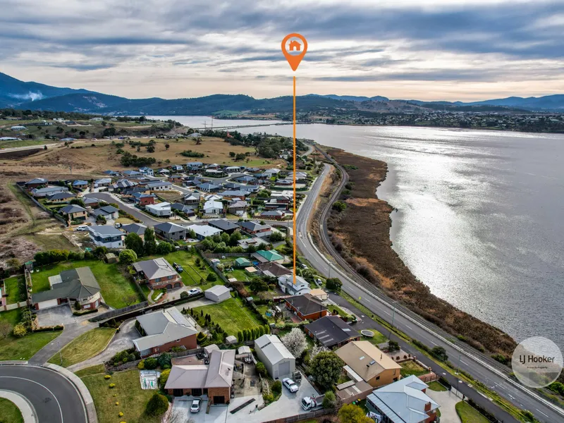 Perfect Family Home - Stunning Water Views
