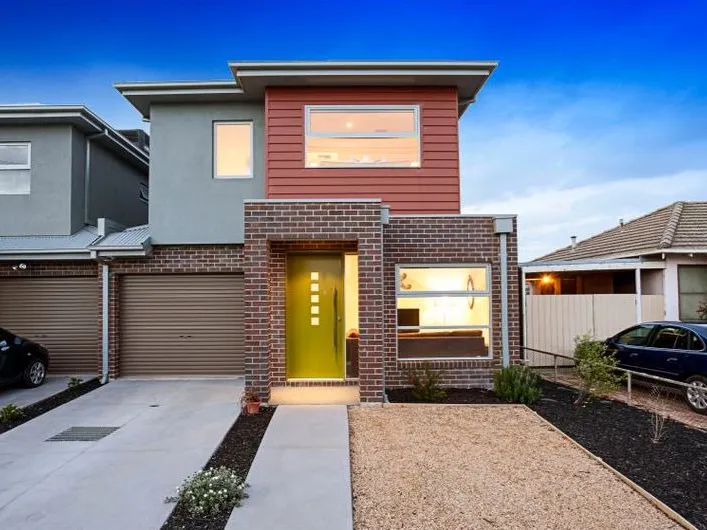 Spacious Townhouse opposite Parklands