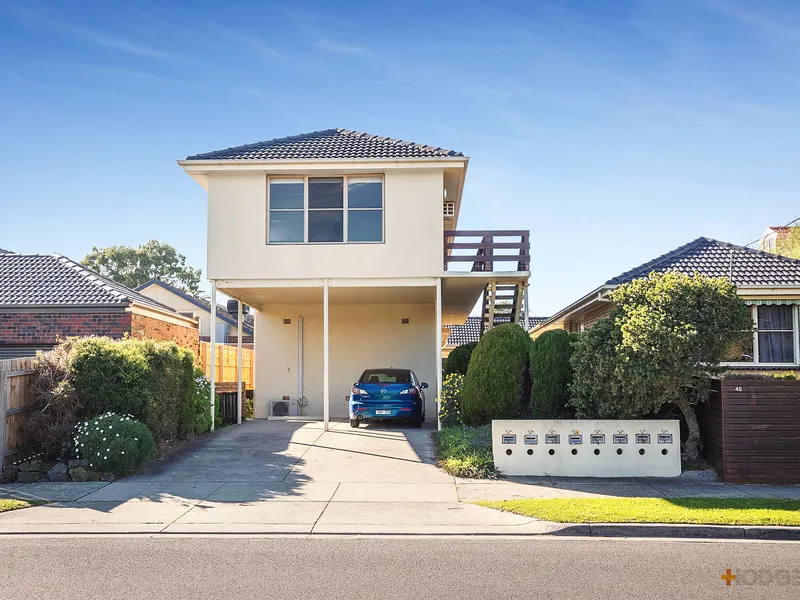 LIGHT & BRIGHT | TWO BEDROOM | GREAT LOCATION