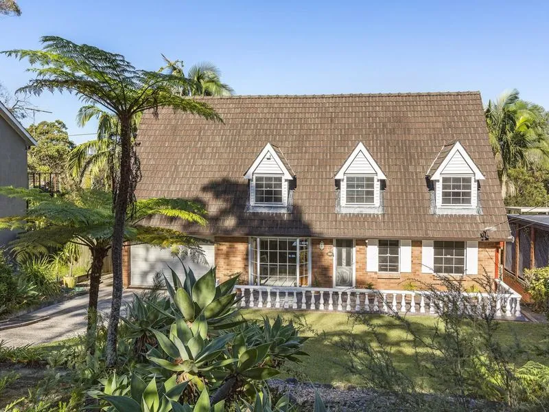 Beautifully Presented Family Home in Tranquil Setting