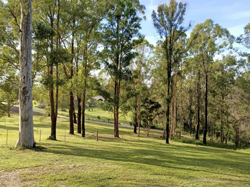 Private Woodland Block Close to all Amenities
