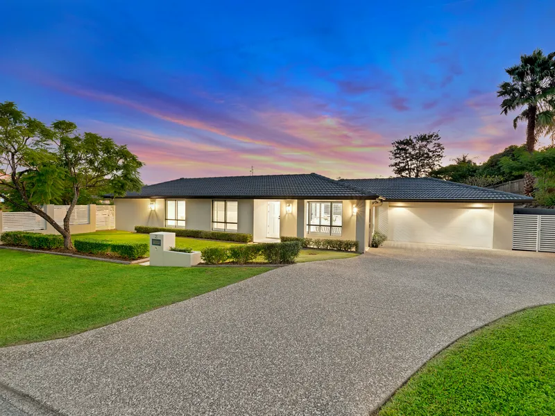 PERFECTLY PRESENTED FAMILY HOME IN HIGHLY-SOUGHT, QUIET LOCATION ... VERY NICE INDEED !!!